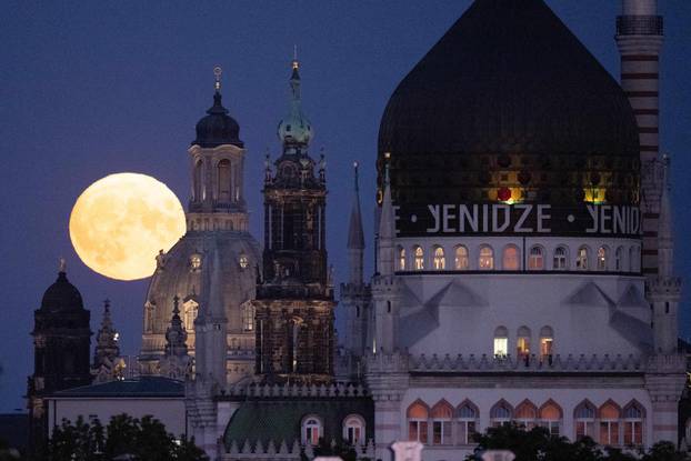 Moonrise Dresden