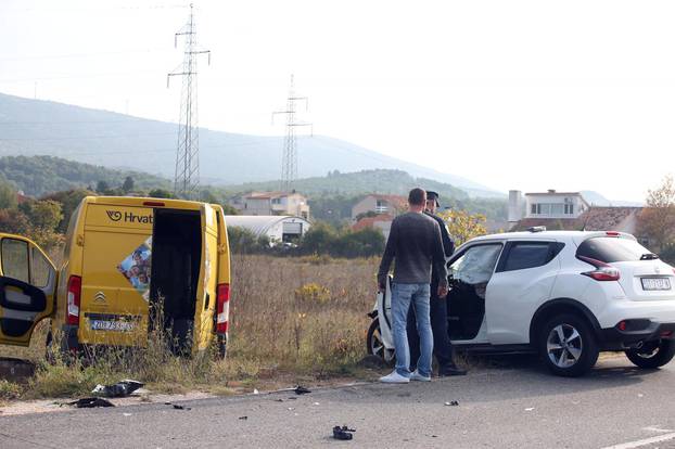 Prometna nesreća kombija i osobnog automobila nedaleko Šibenika