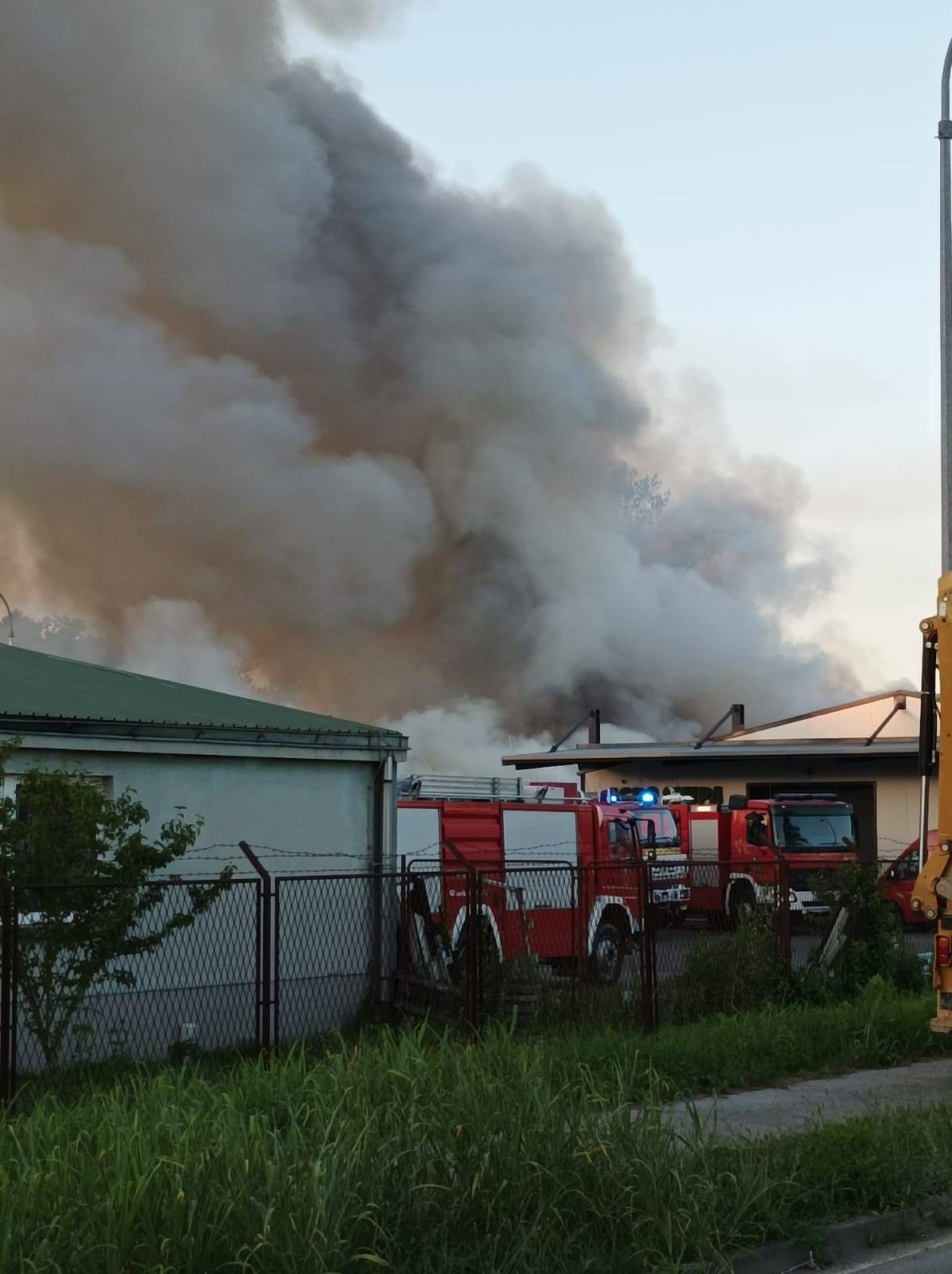 Požar u Sisku: 'Cijeli grad je u dimu, gori odlagalište otpada'