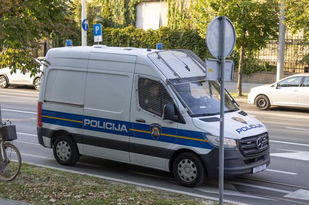 Osijek: Privođenje osumnjičenog za ubojstvo supruge u mjestu Tenja