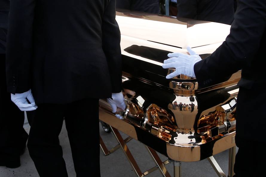The casket carrying the late singer Aretha Franklin arrives at the Charles H. Wright Museum of African American History for two days of public viewing in Detroit