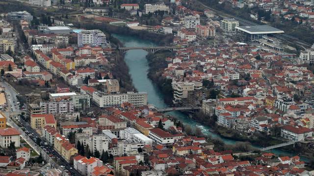 Drama u Mostaru: Migrant je upao u Neretvu, još ga traže...
