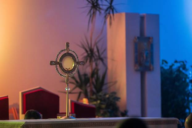 Split: U crkvi Srca Isusova održano je klanjanje za mlade kao odgovor na Noć vještica