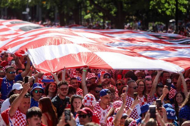 SP 2026 Toronto: Veliki hrvatski korteo prema Toronto stadionu sa 100-metarskom zastavom