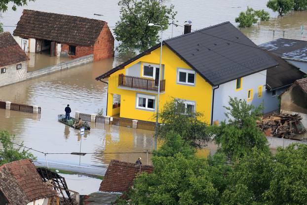 Deseta godišnjica katastrofalne poplave u Gunji - Pogled iz zraka