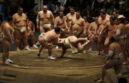 Trening sumo boraca uoči velikog turnira u Japanu