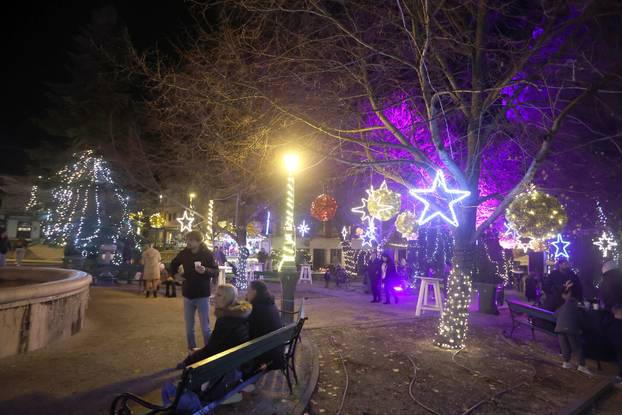 Šibenik: Šibenska Adventura zapo?ela koncertom Parnog valjka u perivoju Roberta Visianija