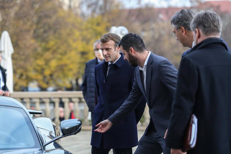 Zagreb: Rimac ispred Esplanade Macronu predstavio Neveru i Bugatti