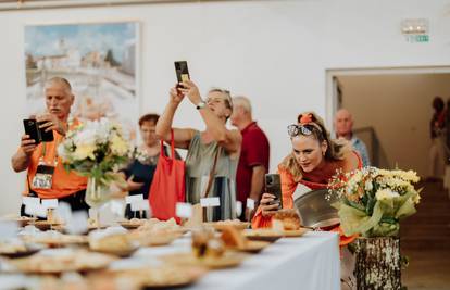 Cijela je Vižinada mirisala po tradicionalnim kolačima koji se brižno čuvaju od zaborava