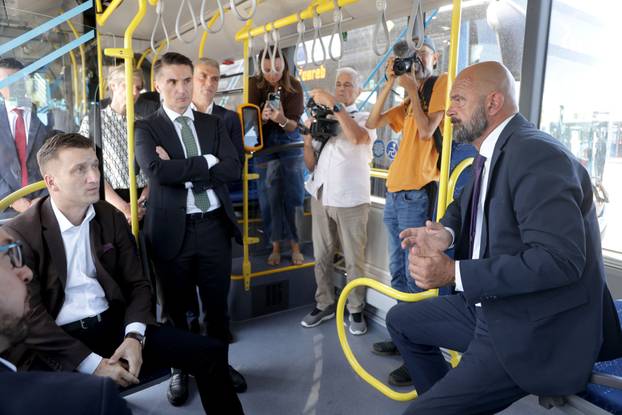 Zagreb: Tomislav Toma&scaron;evi&cacute; predstavio nova 62 elektri&ccaron;na autobusa