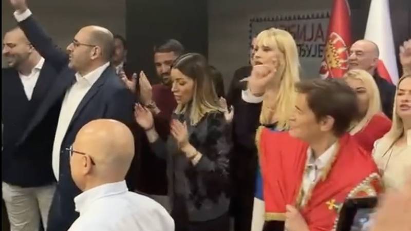 VIDEO Sramotno ponašanje nakon poraza SNS-a: Pjesmom veličaju ratnog zločinca Mladića
