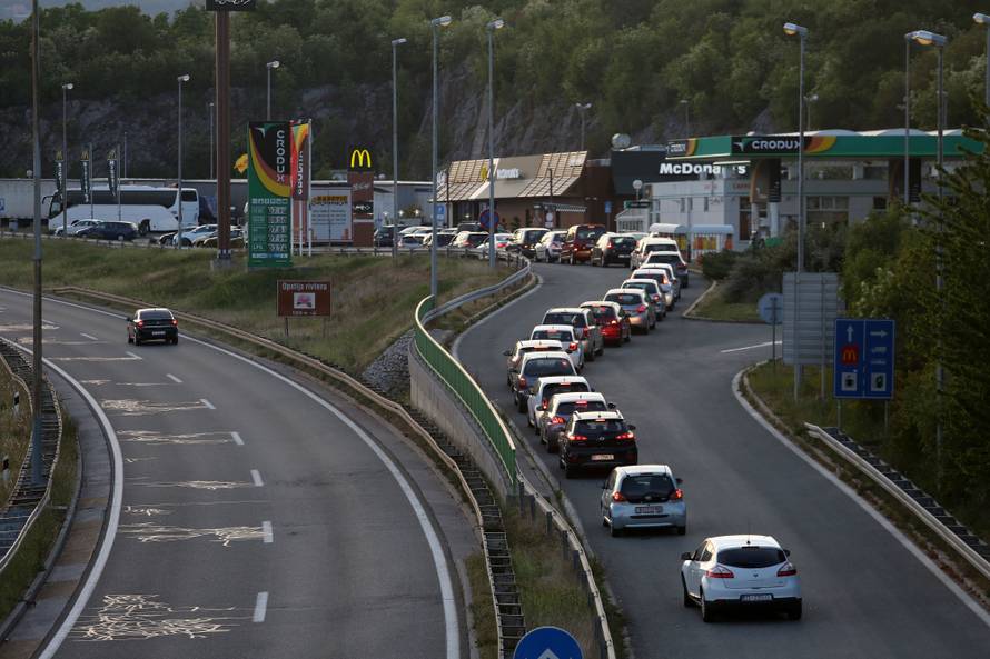 Kakva McGužva! Kolone auta u redu za McDonalds u Rijeci