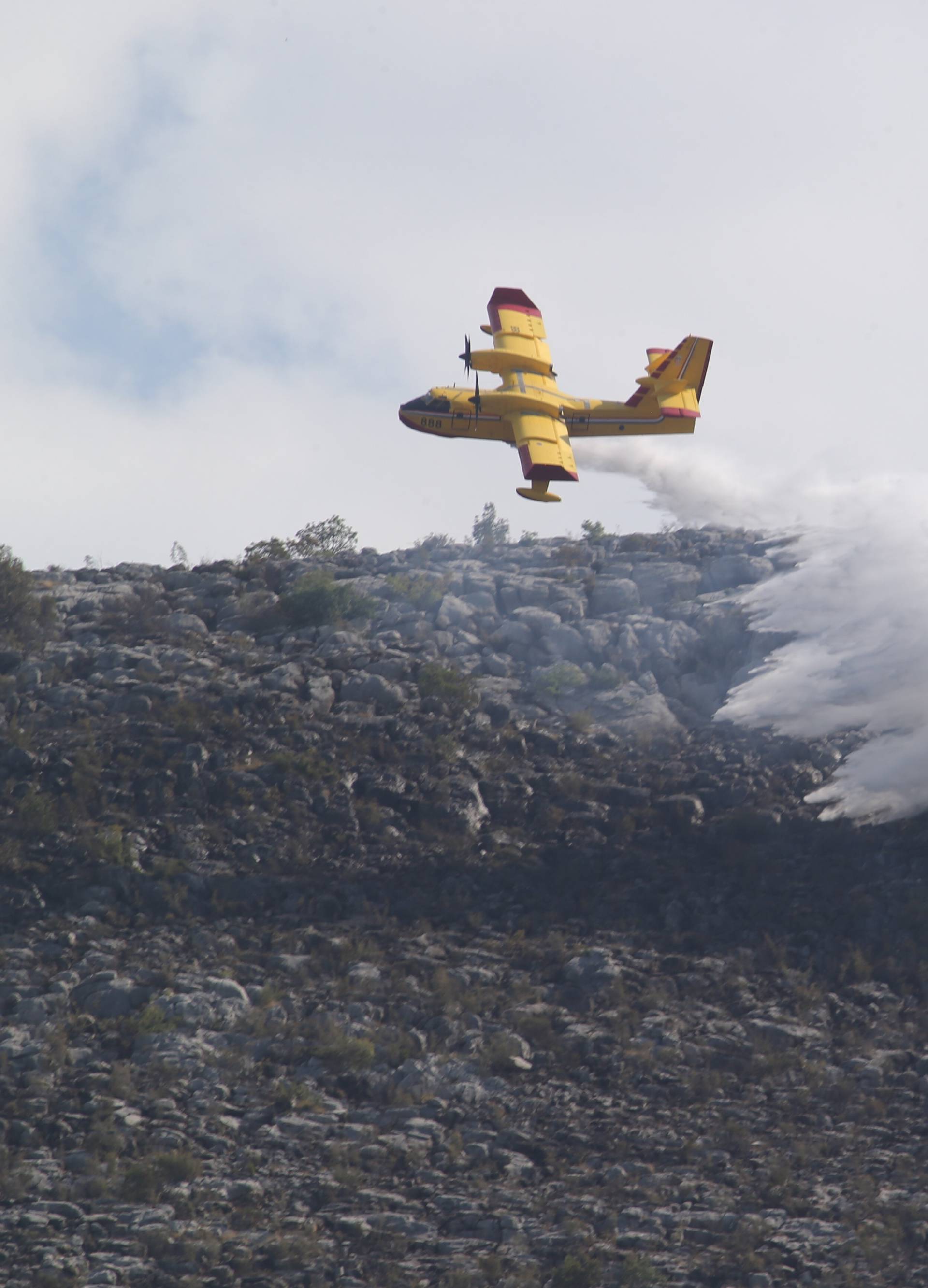 Ugašen požar u Cisti Velikoj: Izgorjelo je 50 hektara šume