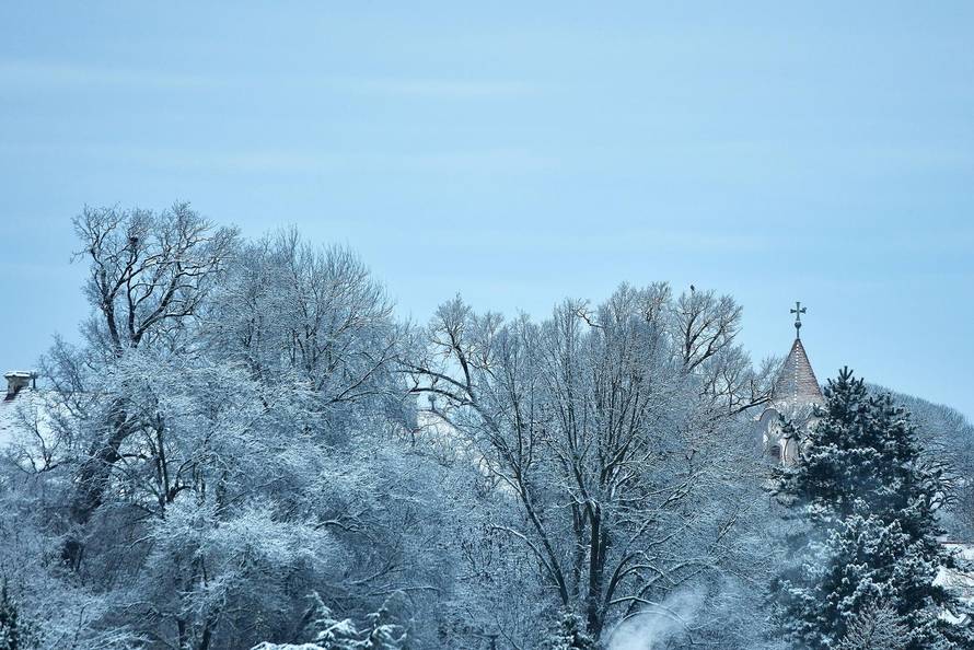 Hladno jutro u Čakovcu prekrivenom snijegom