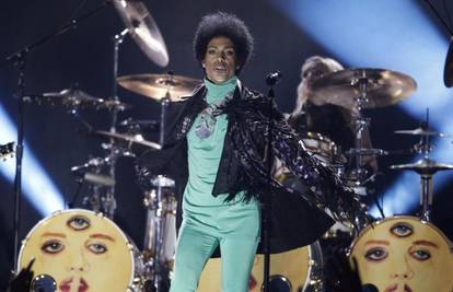 Prince tuži blogere i fanove na Fejsu, traži 22 milijuna dolara
