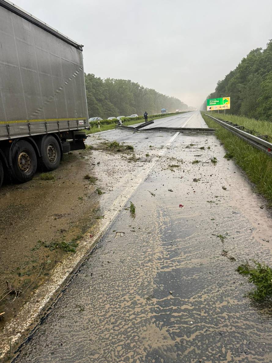 Kaos na A1: Kamionom probio ogradu, blokiran promet prema Karlovcu. Kolona 3 kilometra