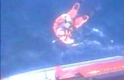 Helikopterom spašena iz čamca usred Tihog Oceana