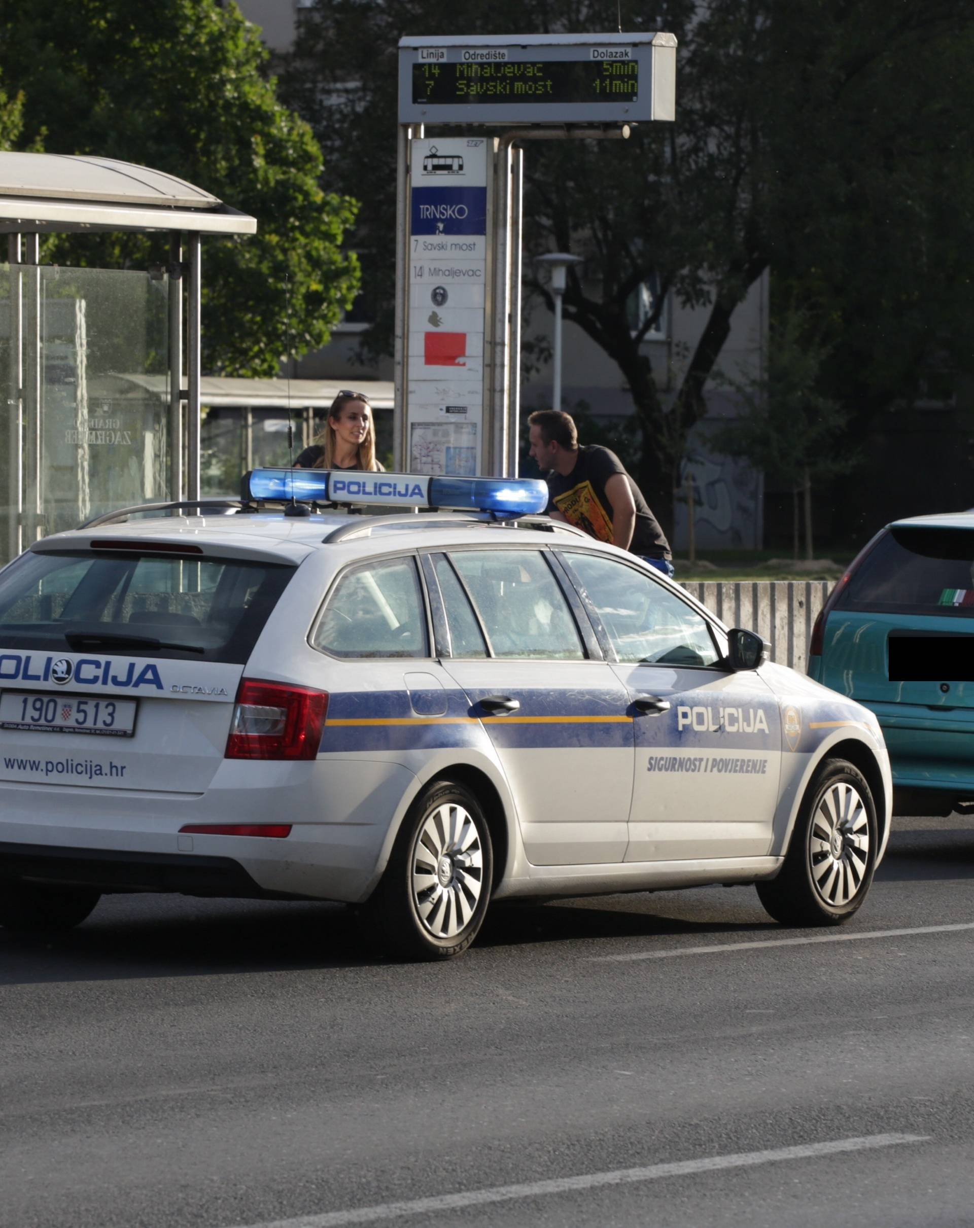 Četvero lakše ozlijeđeno u sudaru auta i Hitne pomoći