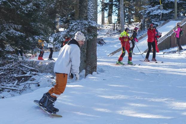 Zagreb: Otvorena sezona skijanja na Sljemenu