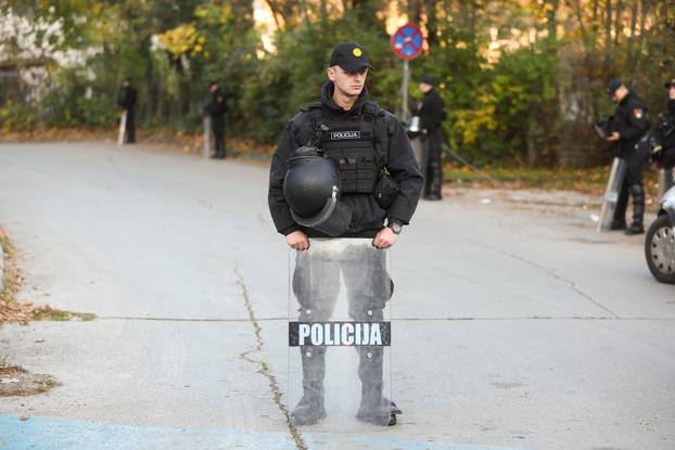 Sarajevo: Velik broj policije kod dvorane Zetra gdje će biti odigrana utakmica Eurolige između Dubaija i izraelskog Hapoela