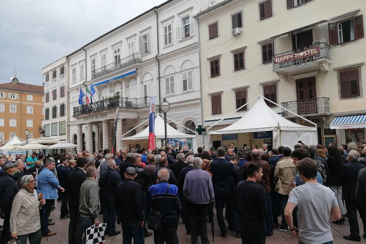 Masovno kršenje mjera na predizbornom skupu HDZ-a u Rijeci, došao i Andrej Plenković