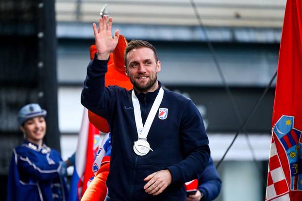 Zagreb: Hrvatska rukometna reprezentacija stigla na svečani doček na Trgu bana Josipa Jelačića