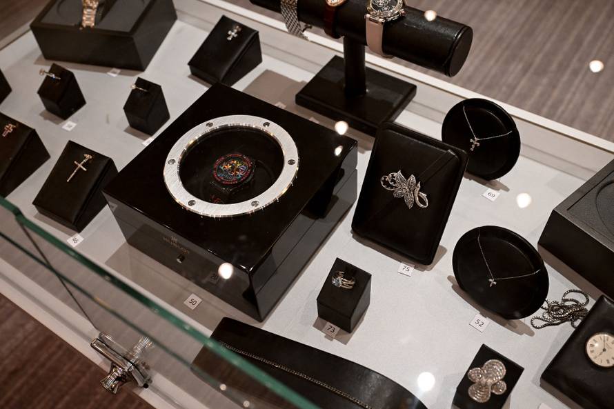 Zagreb: U Hotelu Sheraton izložena su razna umjetnička djela uoči Zimske aukcije aukcijske kuće Artmark Croatia