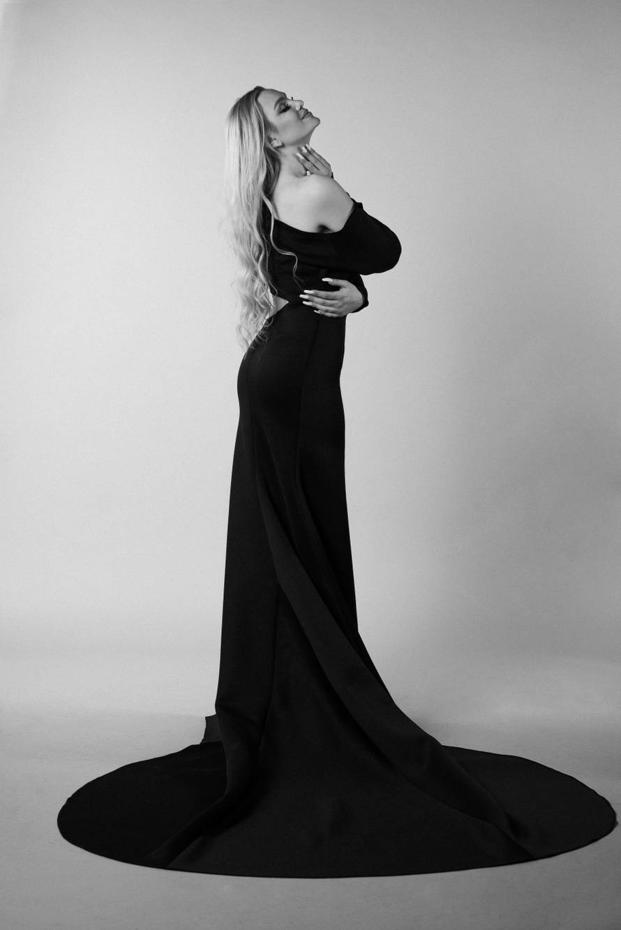 Beta Sudar u najglamuroznijem dosad izdanju predstavlja novi hit: 'Osinjak' je moćna balada