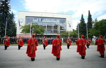 Na vojnom učilištu u Zagrebu odlikovani i promaknuti vojnici