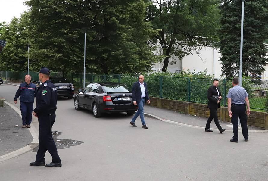 BiH: Učenik u OŠ Lukavac pucao na nastavnika