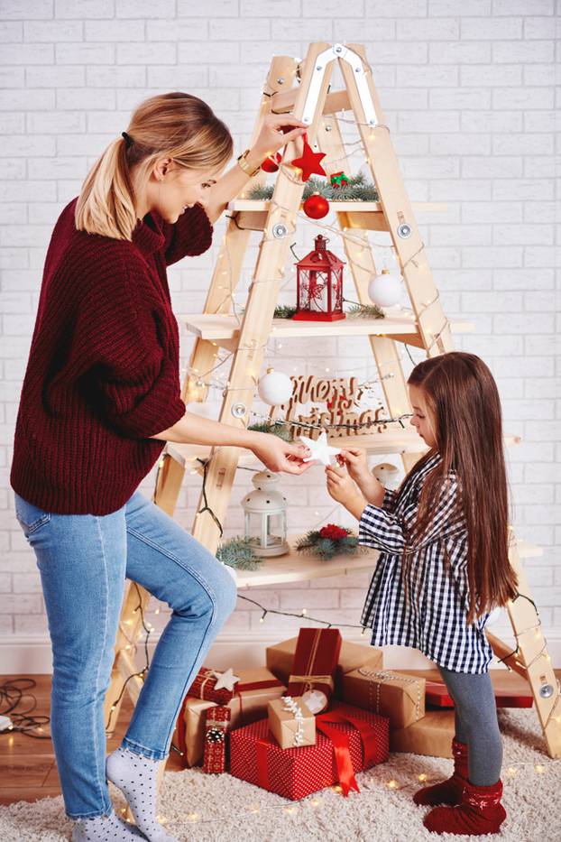 Mother,And,Daughter,Decorating,The,Christmas,Tree