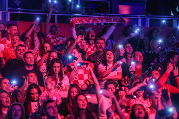 Zagreb: Navijači na susretu Hrvatske i Slovenije na IHF Svjetskom rukometnom prvenstvu 2025.
