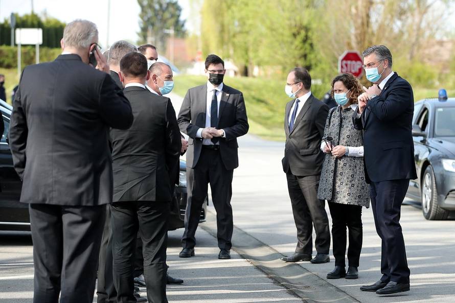 Premijer Plenković sa suradnicim položio vijence povodom 76. obljetnice Jasenovca