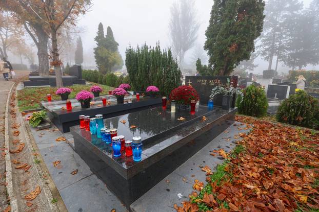 Zagreb: Posljednja počivalista poznatih Hrvata na groblju Mirogoj