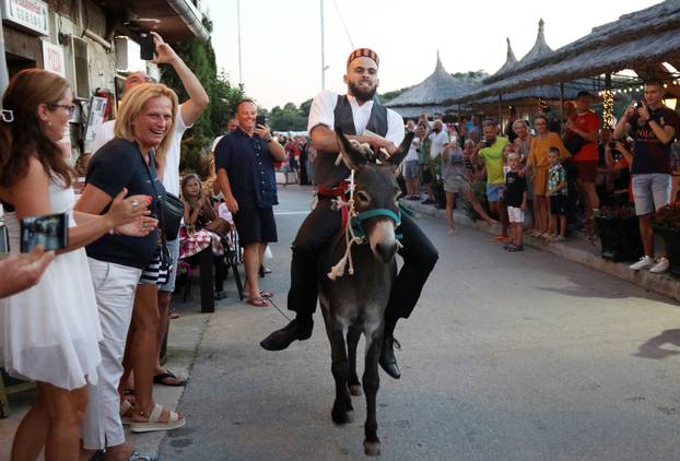 U Tribunju održana 55. tradicionalna utka magaraca