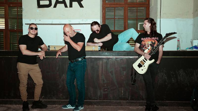 Bend ginekologa, vatrogasca, profesora i urednika: Zovemo se Kratak fitilj, brzo nam se skrati