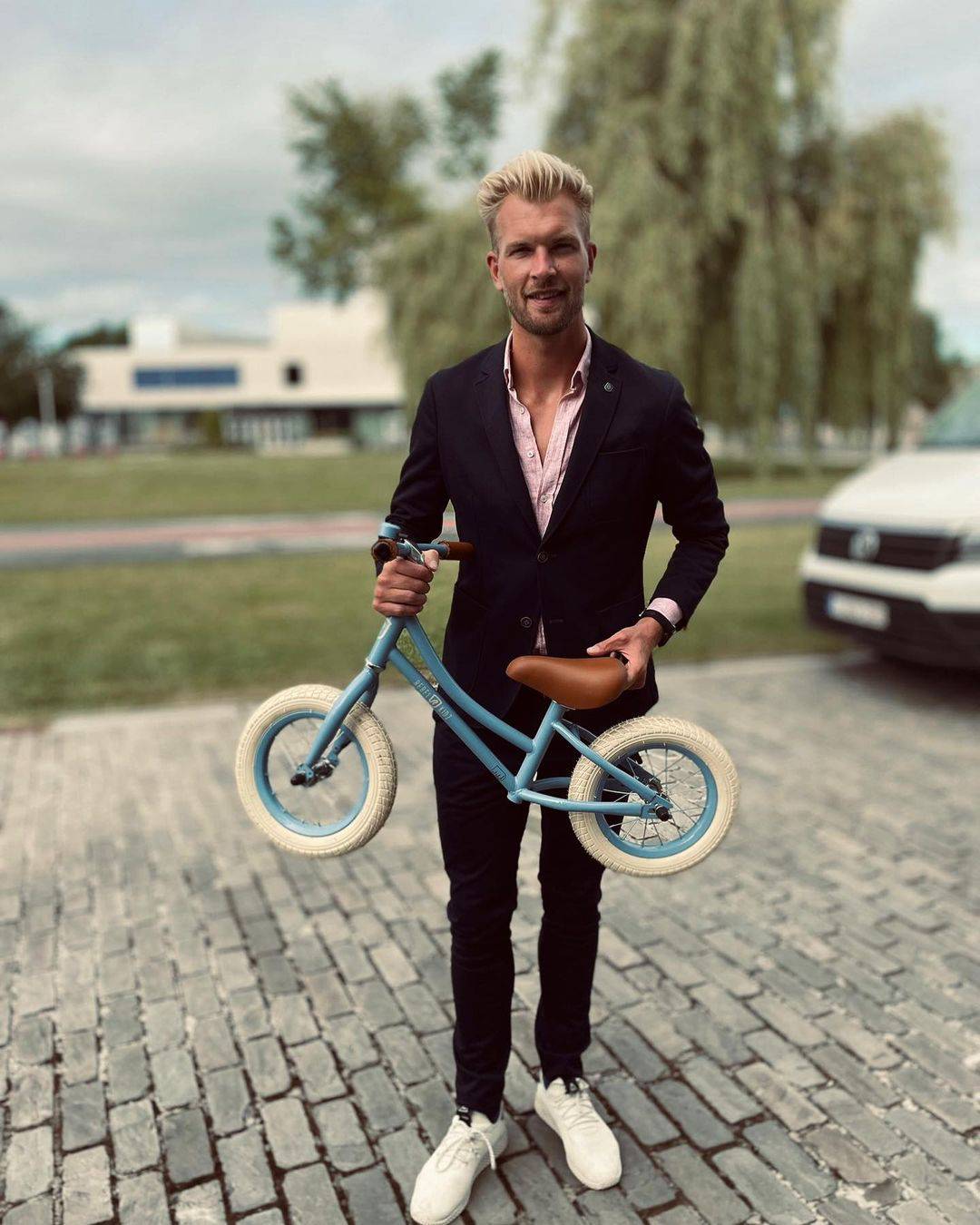 Muž Blanke Vlašić već kupuje opremu za bebu, pogledajte kakav bicikl je nabavio za sina