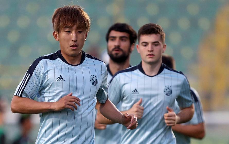 Pula: Igrači na zagrijavanju prije početka utakmice NK Istra 1961 - GNK Dinamo