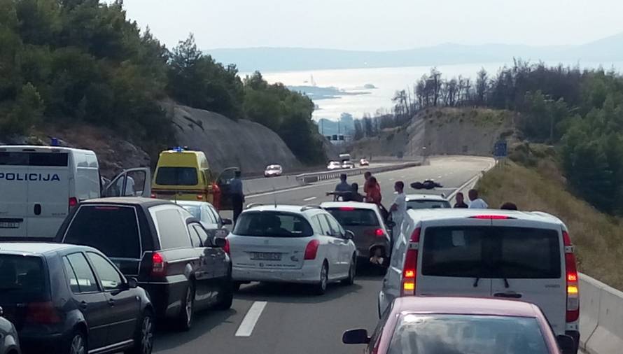 Teška nesreća kod Klisa: Zabio se u ogradu  motorom i poginuo