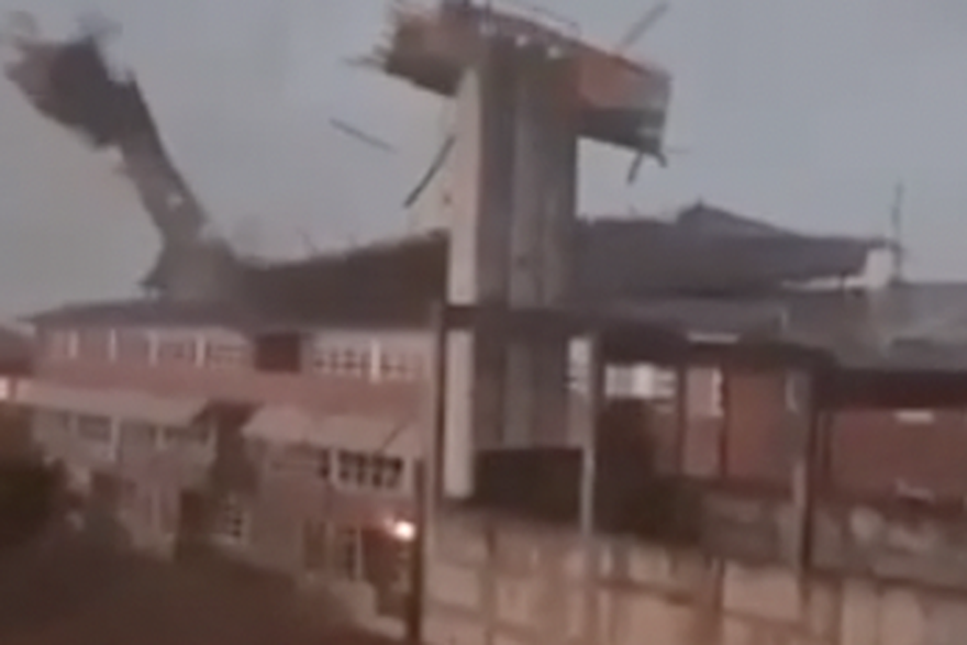 Oluja u Županji odnijela krov od srednje škole