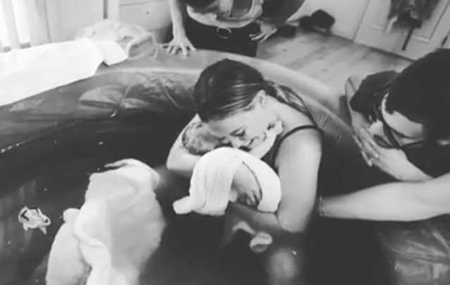 Hilary Duff objavila video svog poroda u kadi: 'Zaplakala sam'