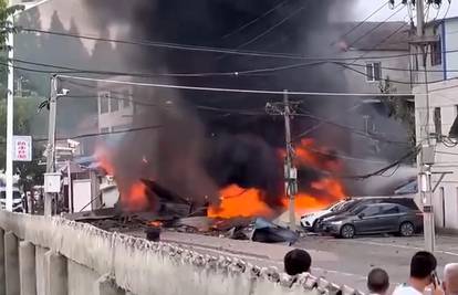 VIDEO: Kineski vojni avion pao nasred ulice: Jedan stanovnik je poginuo, dvojica su ozlijeđena