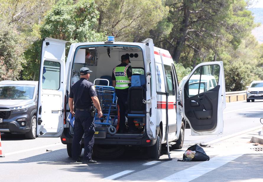 Šibenik: Sudar automobila i vozila saniteta kod Morinjskog mosta, šest osoba prevezeno u bolnicu 