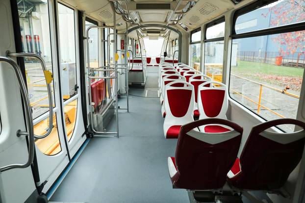 Zagreb: Končar isporučio prvi od šest niskopodnih tramvaja za Republiku Latviju