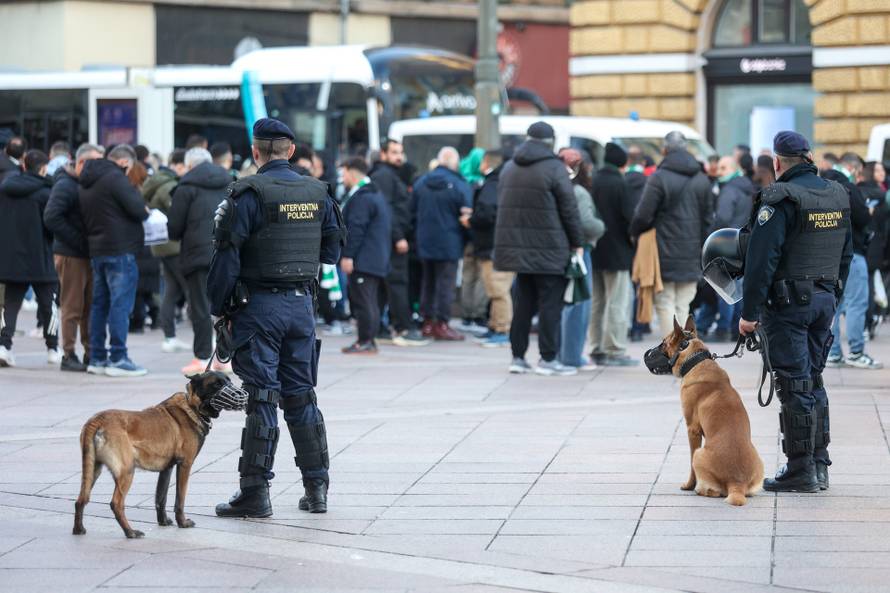 Navijači Omonoije u centru Rijeke uoči utakmice