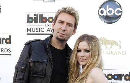 Avril Lavigne je mrtva nekoliko godina, a mijenja ju dvojnica?