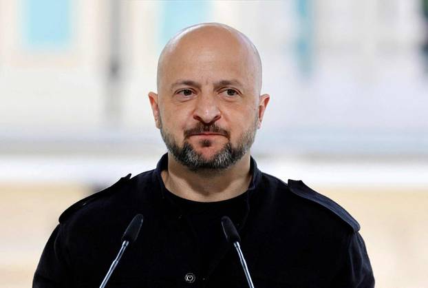 FOTO Obrijali smo šefove država na nulu! Pogledajte Milanovića, Plenkovića, a tek Trumpa...