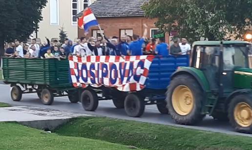 Karusel na slavonski način: U traktoru su proslavili naslov!