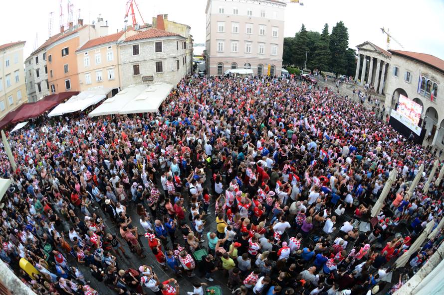 Pula: Ni kiÅ¡a nije omela gledanje polufinalne utakmice izmeÄu Hrvatske i Engleske