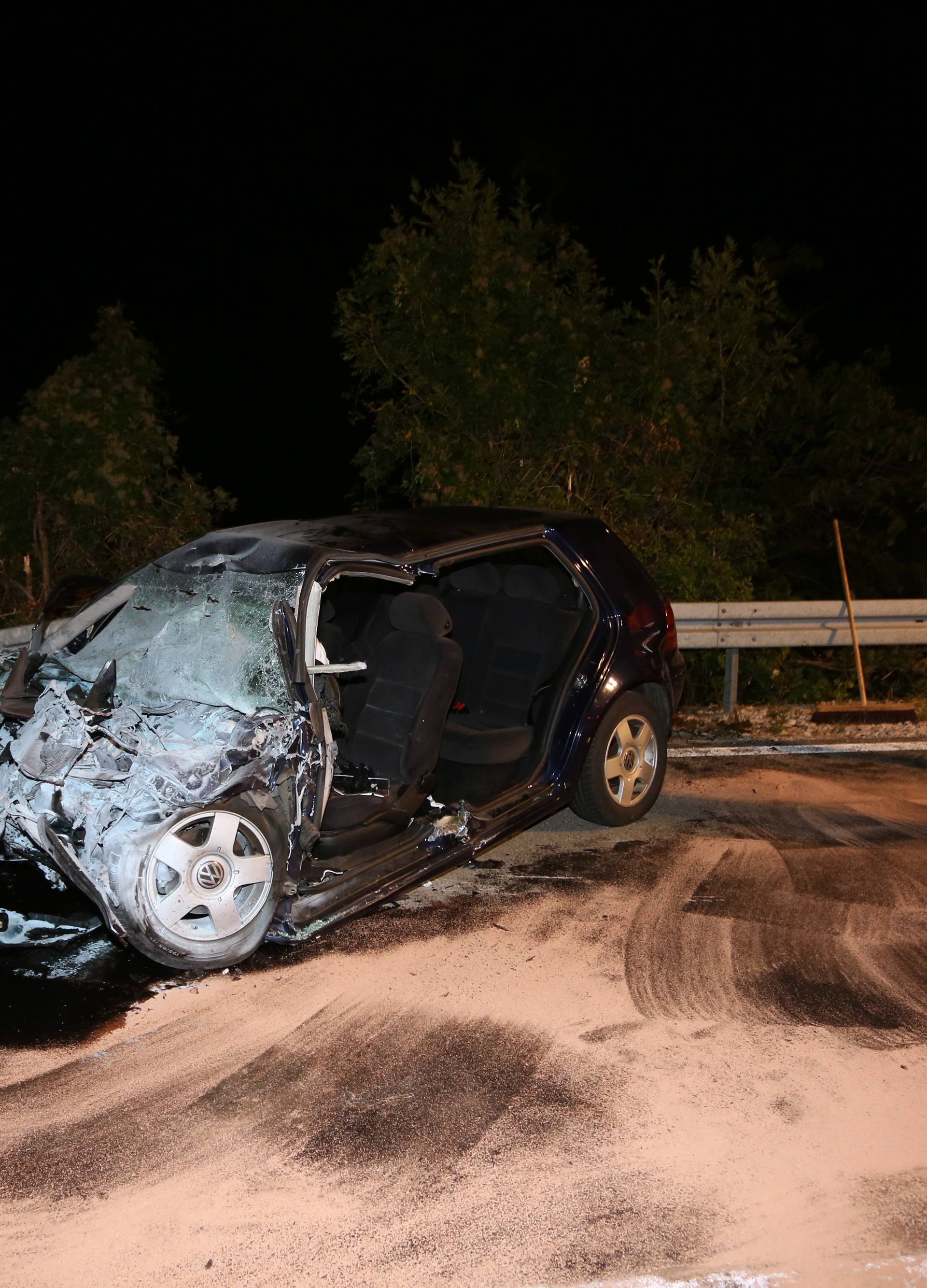 Automobil se sudario s busom: Dvoje ljudi poginulo u Istri